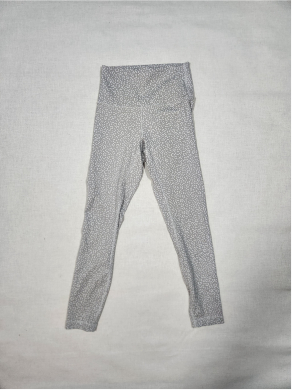 Women's Lululemon Leggings Size 4 Grey White Animal Print